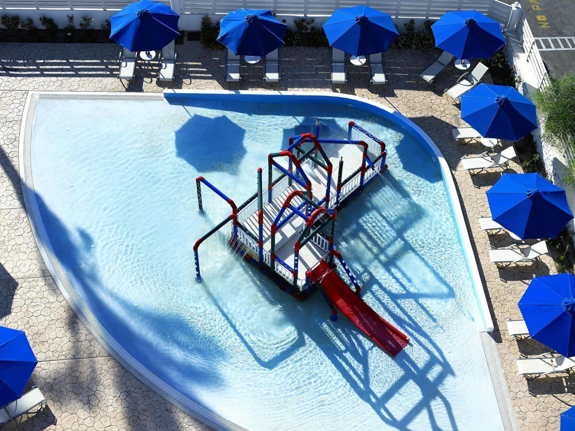 Epsilon Aparthotel 4*